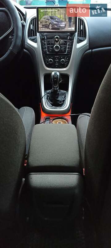 Универсал Opel Astra 2011 в Житомире