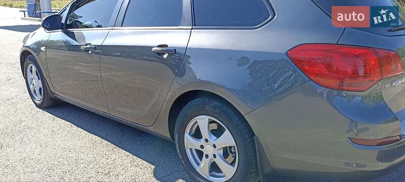 Универсал Opel Astra 2011 в Житомире