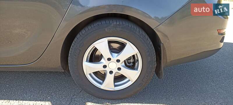 Универсал Opel Astra 2011 в Житомире