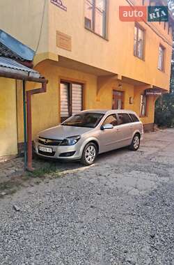 Універсал Opel Astra 2010 в Хусті
