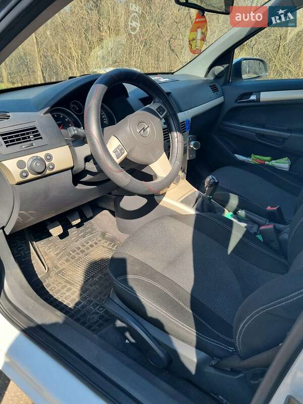 Универсал Opel Astra 2008 в Каменском