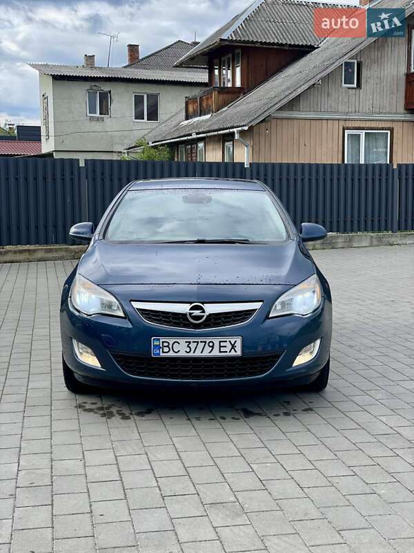Седан Opel Astra 2010 в Львові фото 4 Седан Opel Astra 2010 в Львові