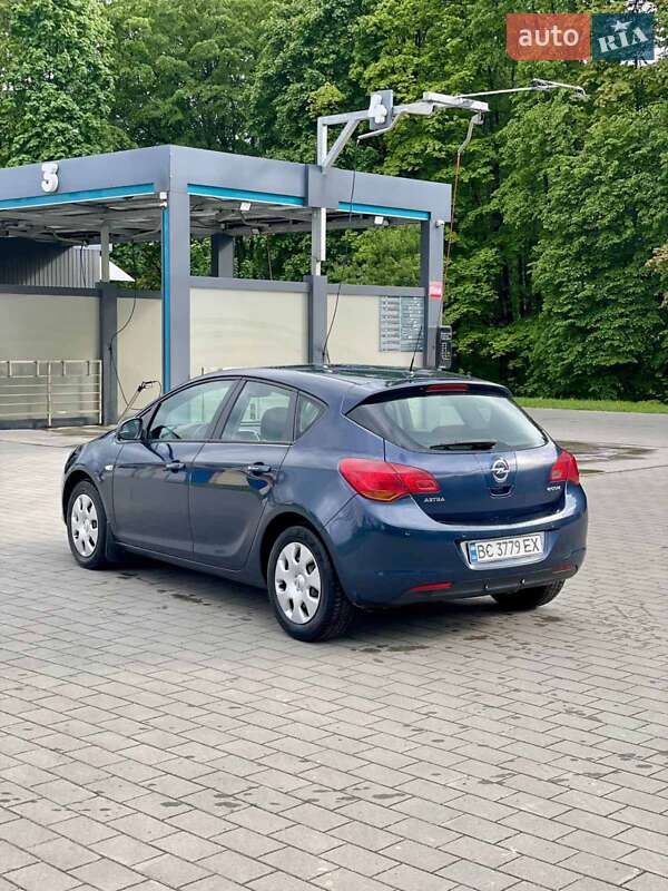 Седан Opel Astra 2010 в Львові фото 8 Седан Opel Astra 2010 в Львові