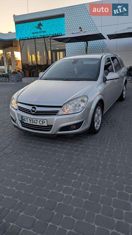 Универсал Opel Astra 2010 в Киеве