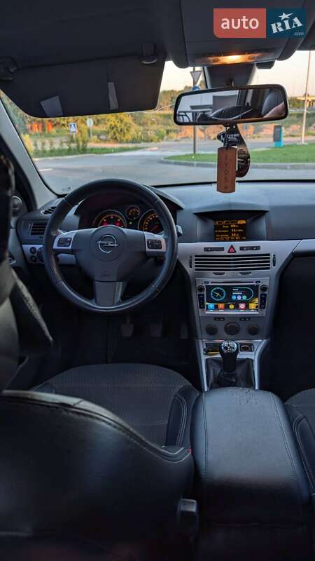 Универсал Opel Astra 2010 в Киеве