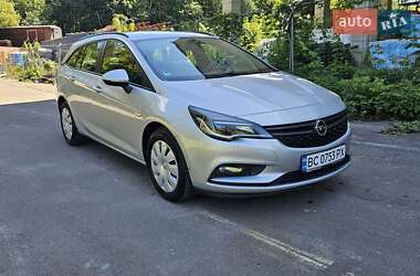 Універсал Opel Astra 2016 в Києві