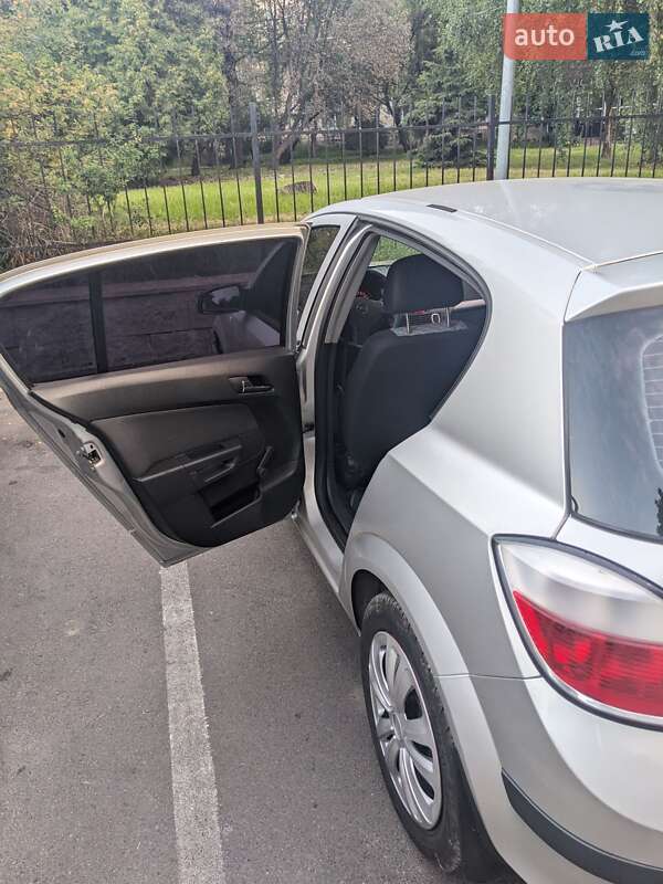 Хэтчбек Opel Astra 2004 в Ровно фото 4 Хэтчбек Opel Astra 2004 в Ровно