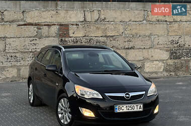 Универсал Opel Astra 2011 в Тернополе