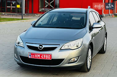 Универсал Opel Astra 2012 в 