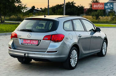 Универсал Opel Astra 2012 в 