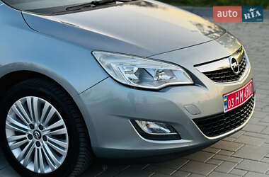Универсал Opel Astra 2012 в 