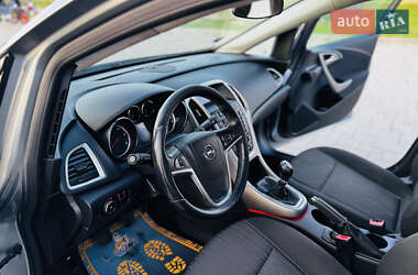 Универсал Opel Astra 2012 в 