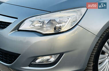 Универсал Opel Astra 2012 в 
