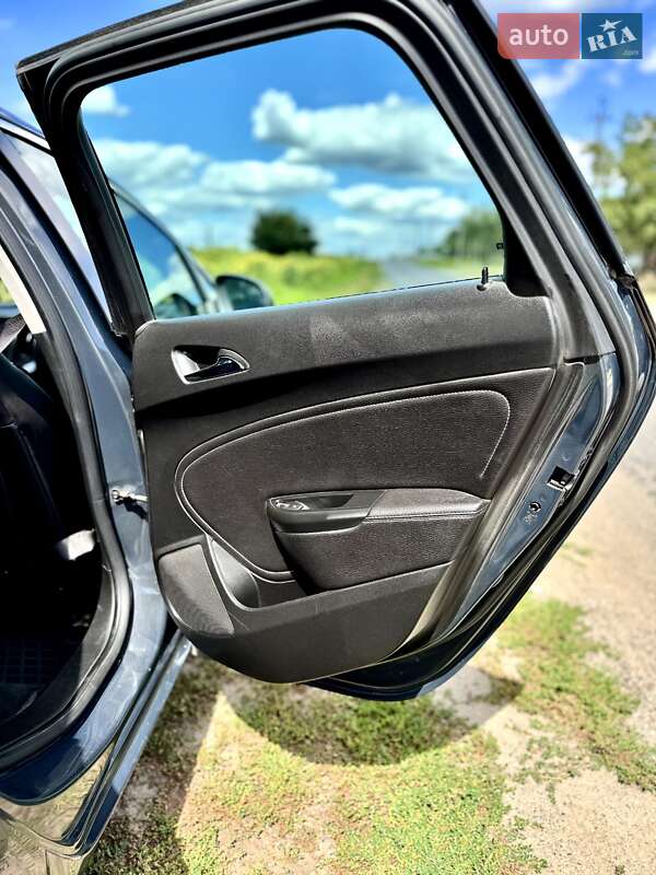 Универсал Opel Astra 2014 в Полтаве