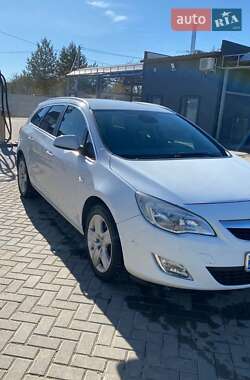 Универсал Opel Astra 2012 в 