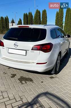Универсал Opel Astra 2012 в 