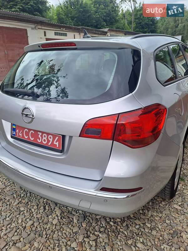 Универсал Opel Astra 2013 в Стрые