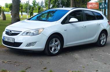 Универсал Opel Astra 2012 в 