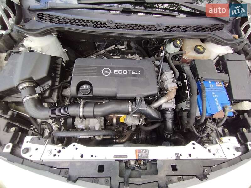 Универсал Opel Astra 2012 в Теофиполе