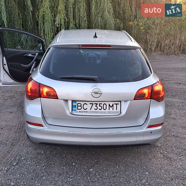 Универсал Opel Astra 2013 в Львове