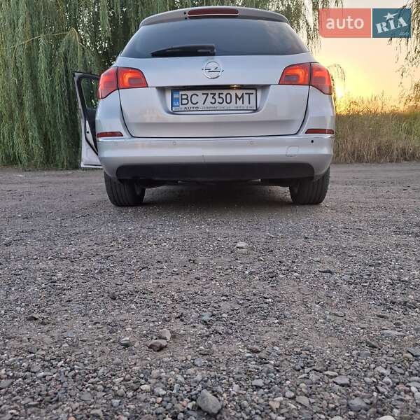 Универсал Opel Astra 2013 в Львове