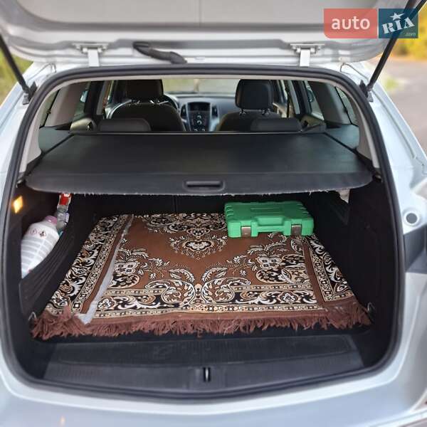 Универсал Opel Astra 2013 в Львове