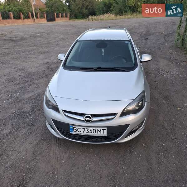 Универсал Opel Astra 2013 в Львове