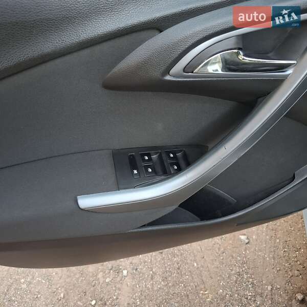 Универсал Opel Astra 2013 в Львове