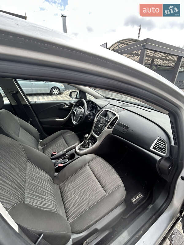 Хэтчбек Opel Astra 2011 в Львове