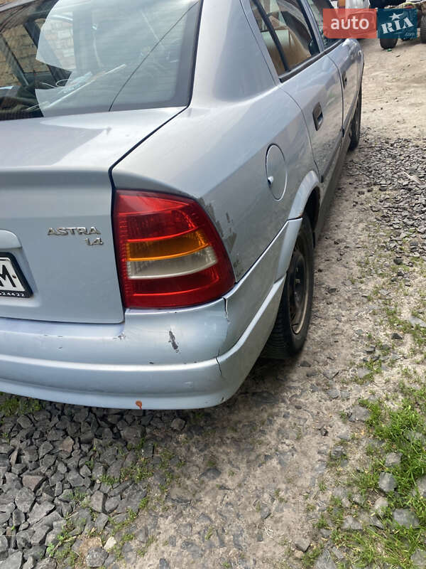 Седан Opel Astra 2004 в Луцке