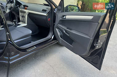 Хэтчбек Opel Astra 2009 в 