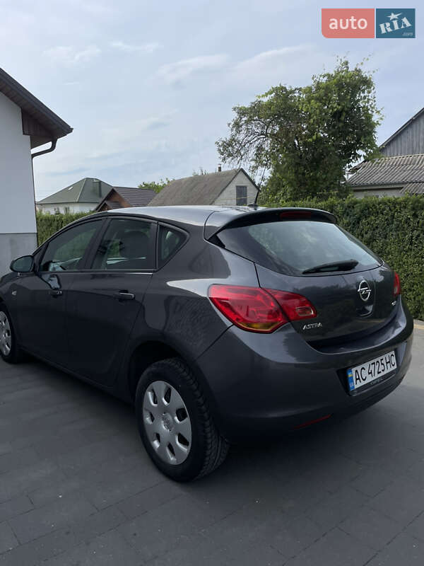 Хэтчбек Opel Astra 2012 в Киеве