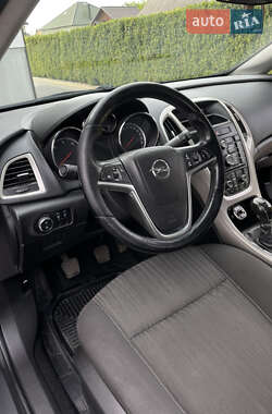 Хэтчбек Opel Astra 2012 в 