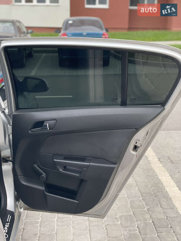 Хэтчбек Opel Astra 2007 в Виннице