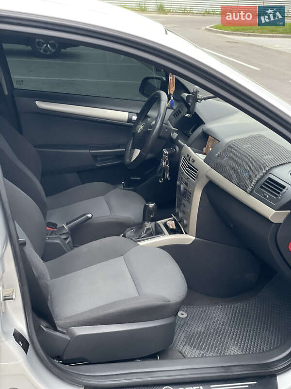 Хэтчбек Opel Astra 2007 в Виннице