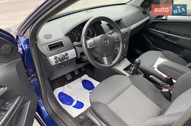 Хэтчбек Opel Astra 2006 в 