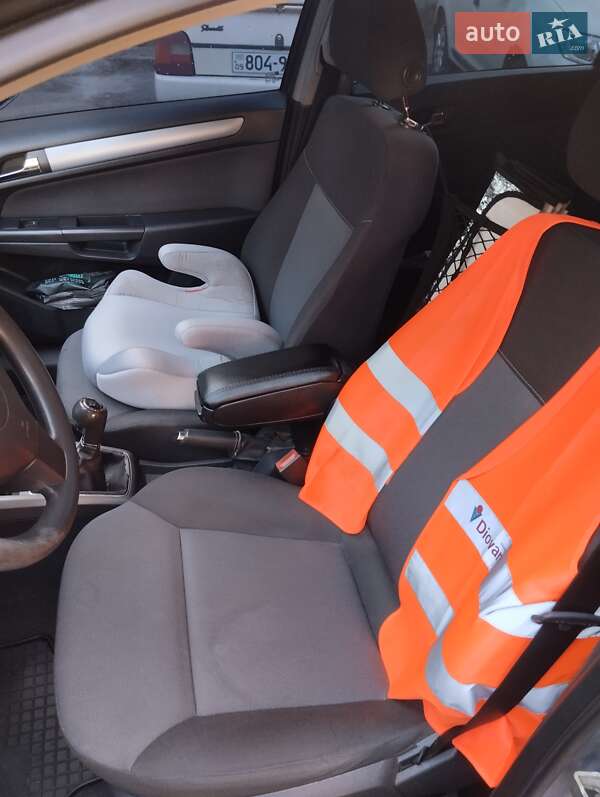 Универсал Opel Astra 2005 в Черновцах