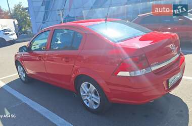 Седан Opel Astra 2013 в 