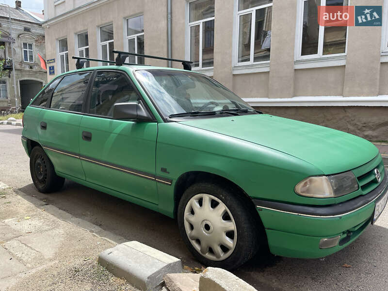 Хэтчбек Opel Astra 1993 в Стрые