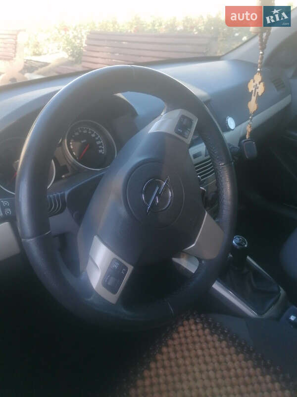 Универсал Opel Astra 2008 в Липовце