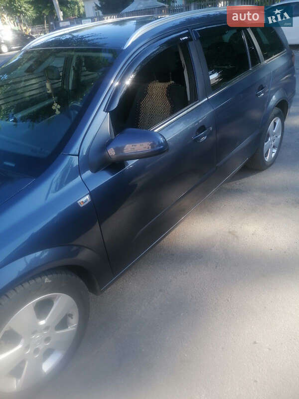 Универсал Opel Astra 2008 в Липовце