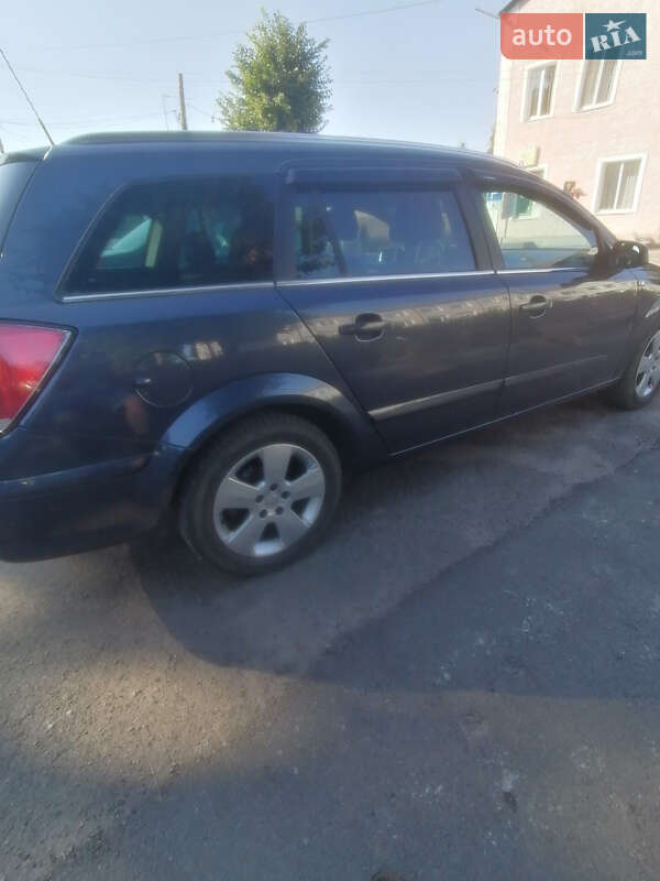 Универсал Opel Astra 2008 в Липовце