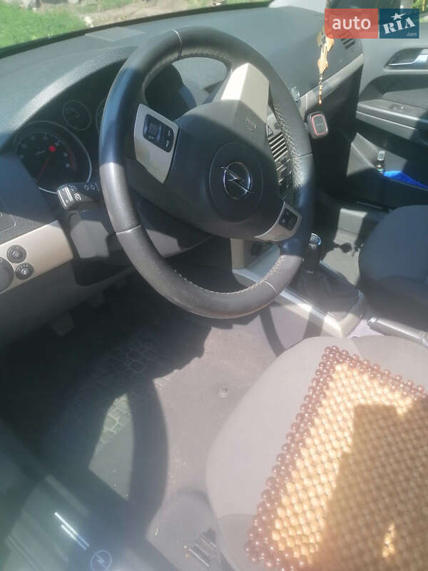 Универсал Opel Astra 2008 в Липовце
