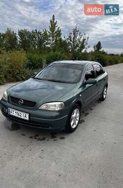 Хэтчбек Opel Astra 2000 в Хотине