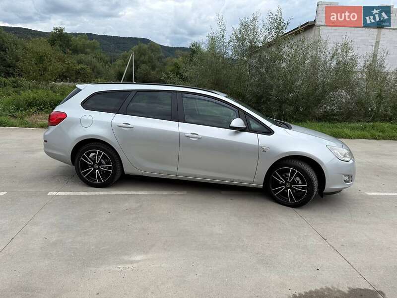 Универсал Opel Astra 2012 в Косове фото 2 Универсал Opel Astra 2012 в Косове