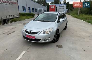 Универсал Opel Astra 2012 в Косове