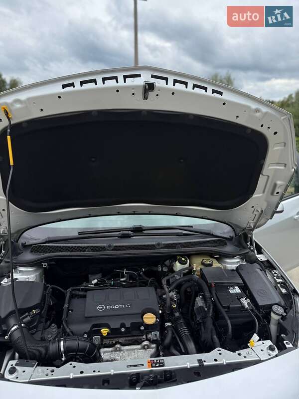 Универсал Opel Astra 2012 в Косове фото 25 Универсал Opel Astra 2012 в Косове