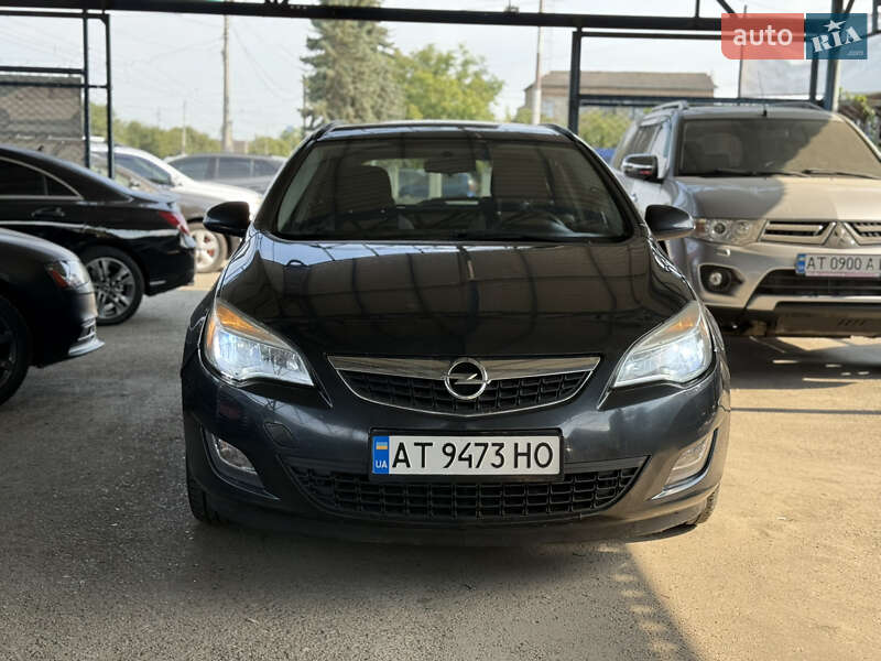 Универсал Opel Astra 2011 в Ивано-Франковске