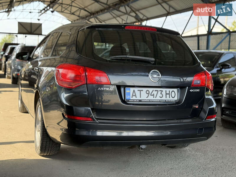 Универсал Opel Astra 2011 в Ивано-Франковске