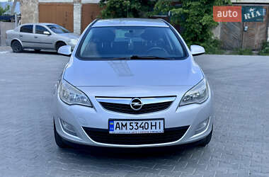 Универсал Opel Astra 2012 в 